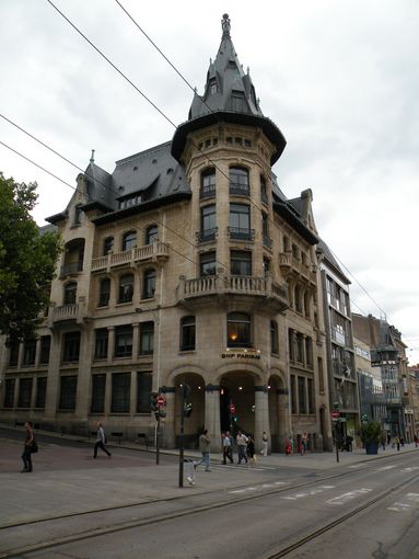  immeuble pittoresque avec tourelle, rue Saint-Georges